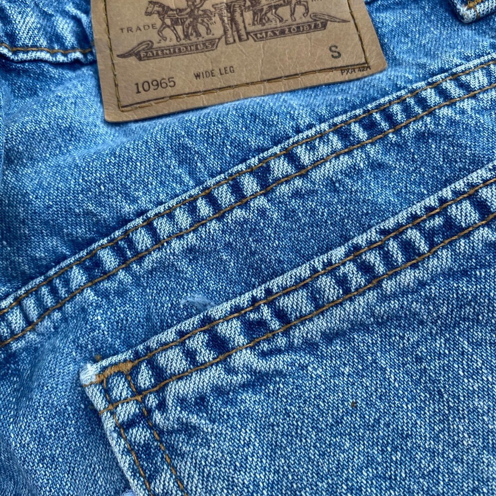 EUC Vintage Levi’s. 965 wide leg.